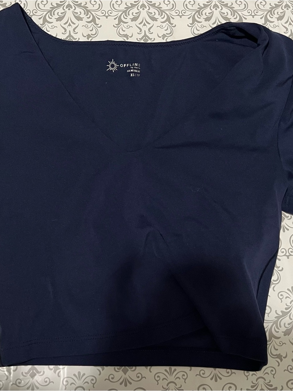 Aeirie Real Me Navy V-Neck top XS